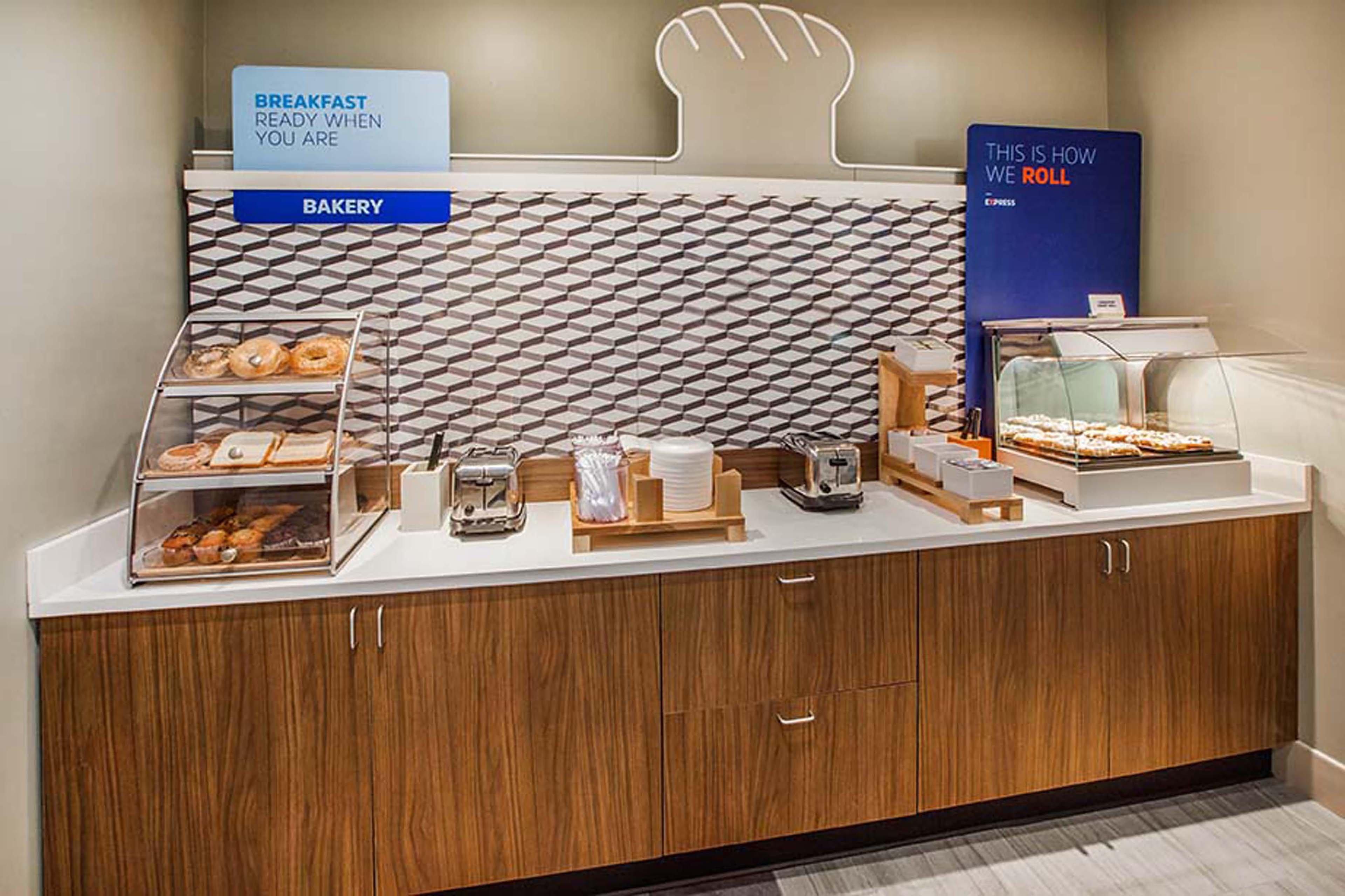 Holiday Inn Express & Suites Cleveland By Ihg Ngoại thất bức ảnh