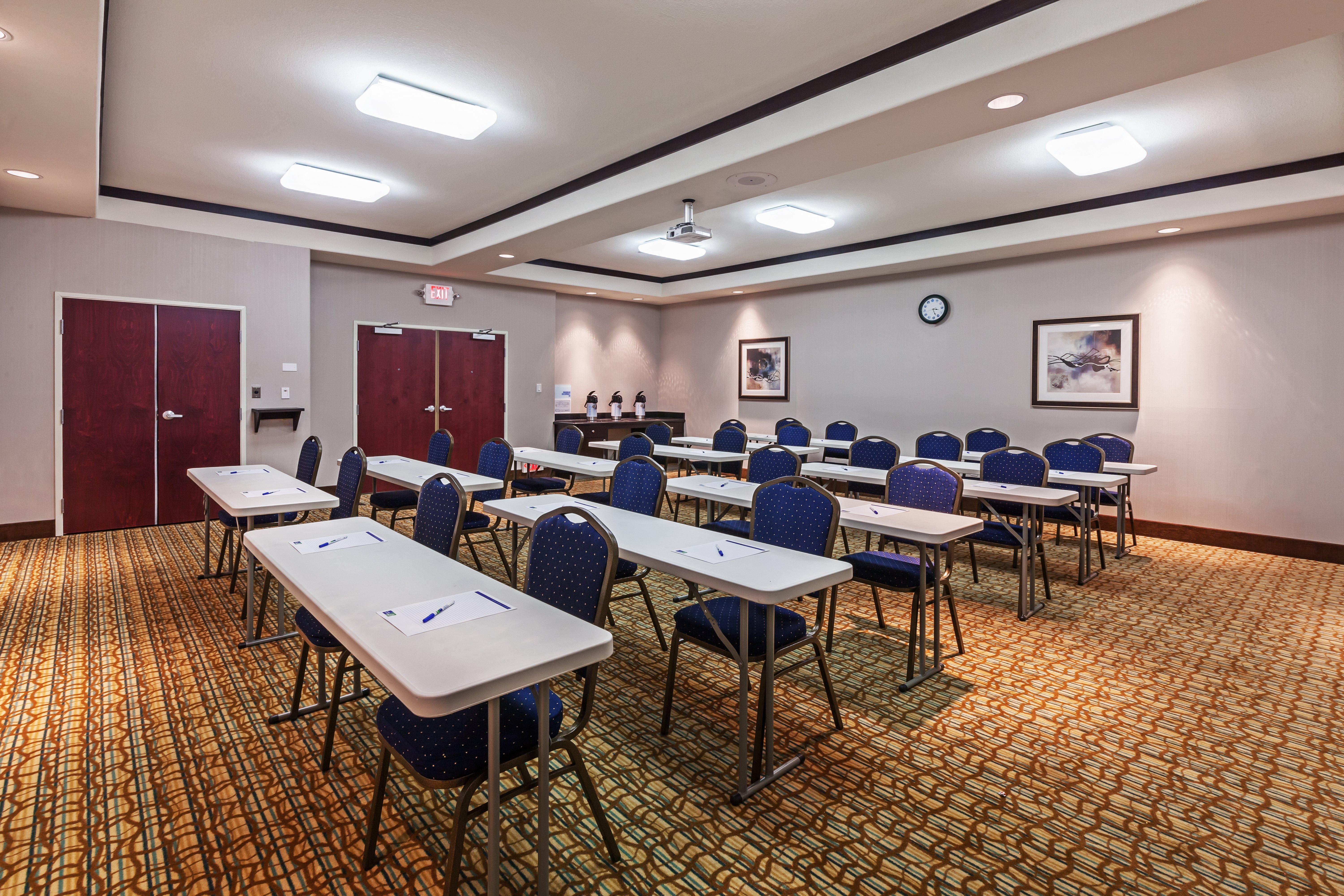 Holiday Inn Express & Suites Cleveland By Ihg Ngoại thất bức ảnh