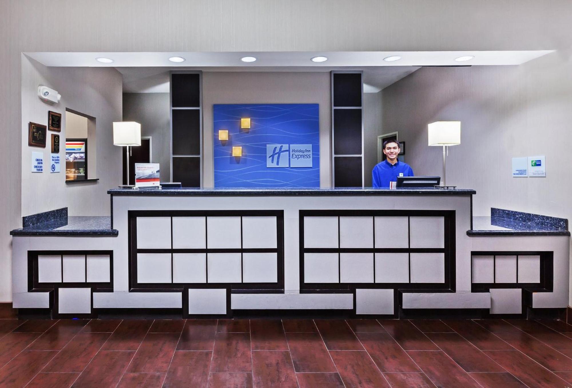 Holiday Inn Express & Suites Cleveland By Ihg Ngoại thất bức ảnh