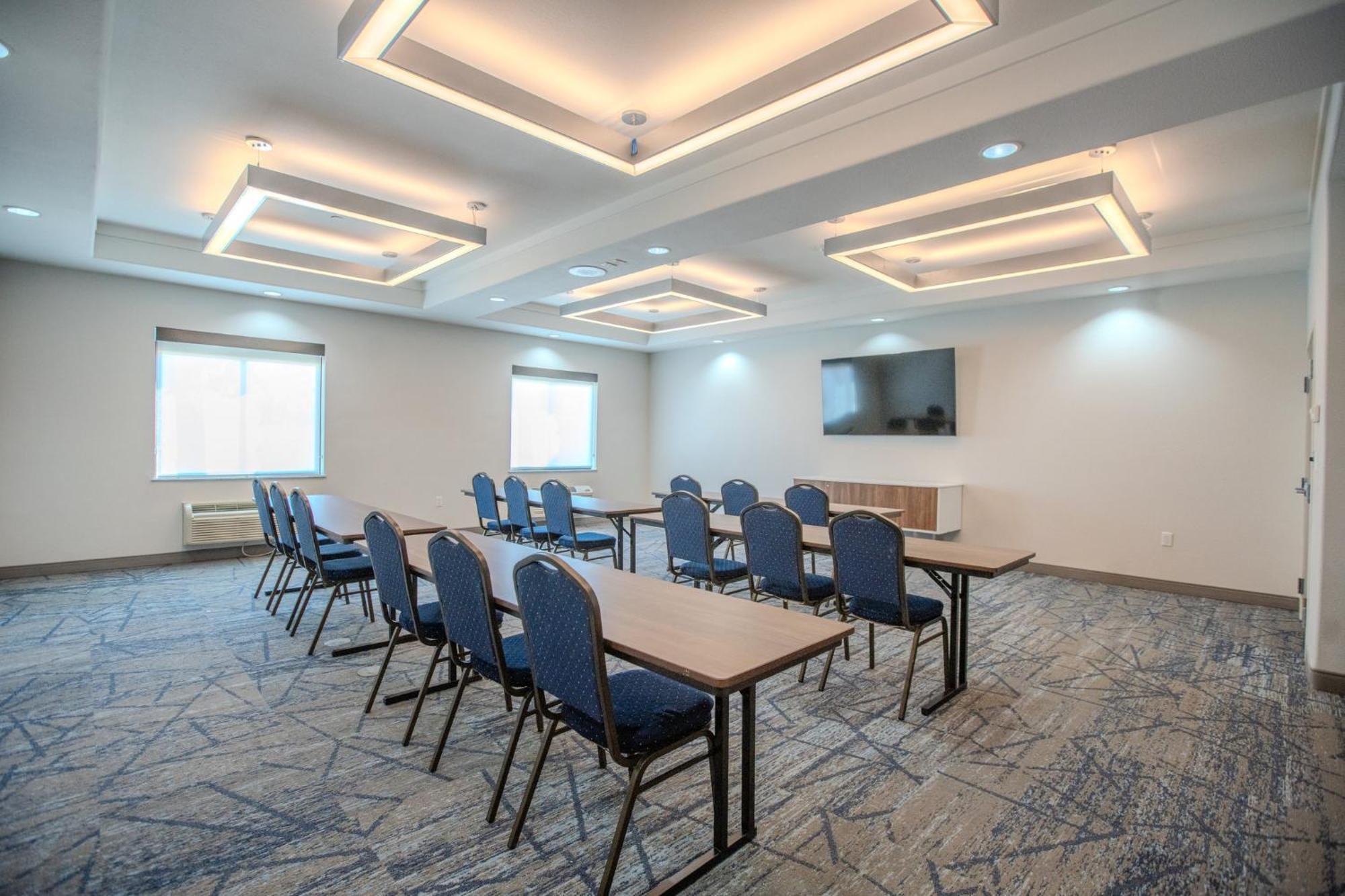 Holiday Inn Express & Suites Cleveland By Ihg Ngoại thất bức ảnh