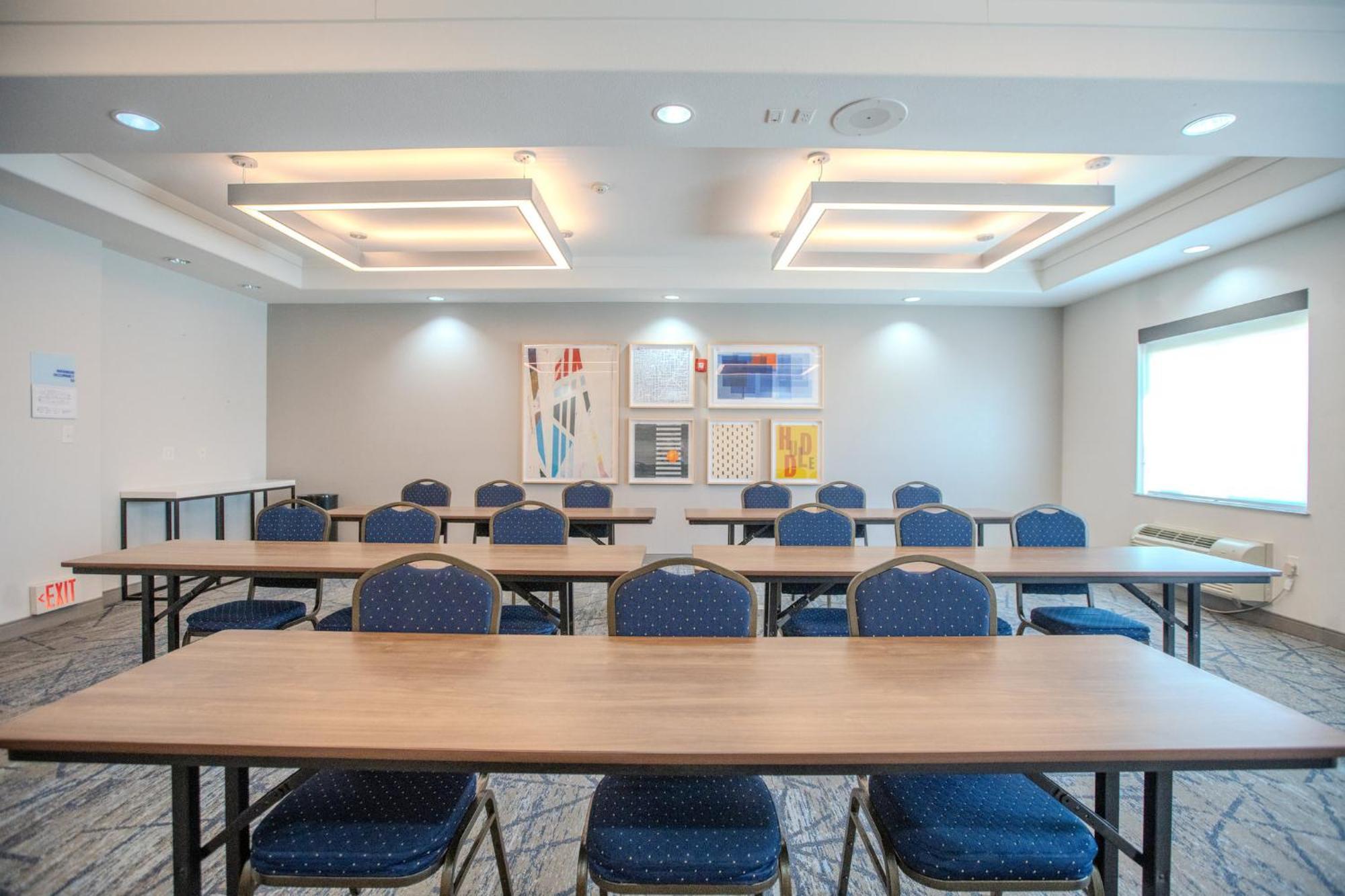 Holiday Inn Express & Suites Cleveland By Ihg Ngoại thất bức ảnh