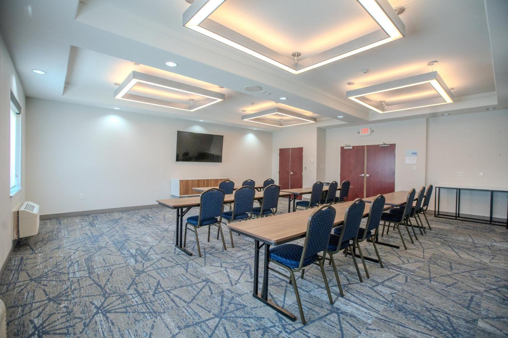 Holiday Inn Express & Suites Cleveland By Ihg Ngoại thất bức ảnh