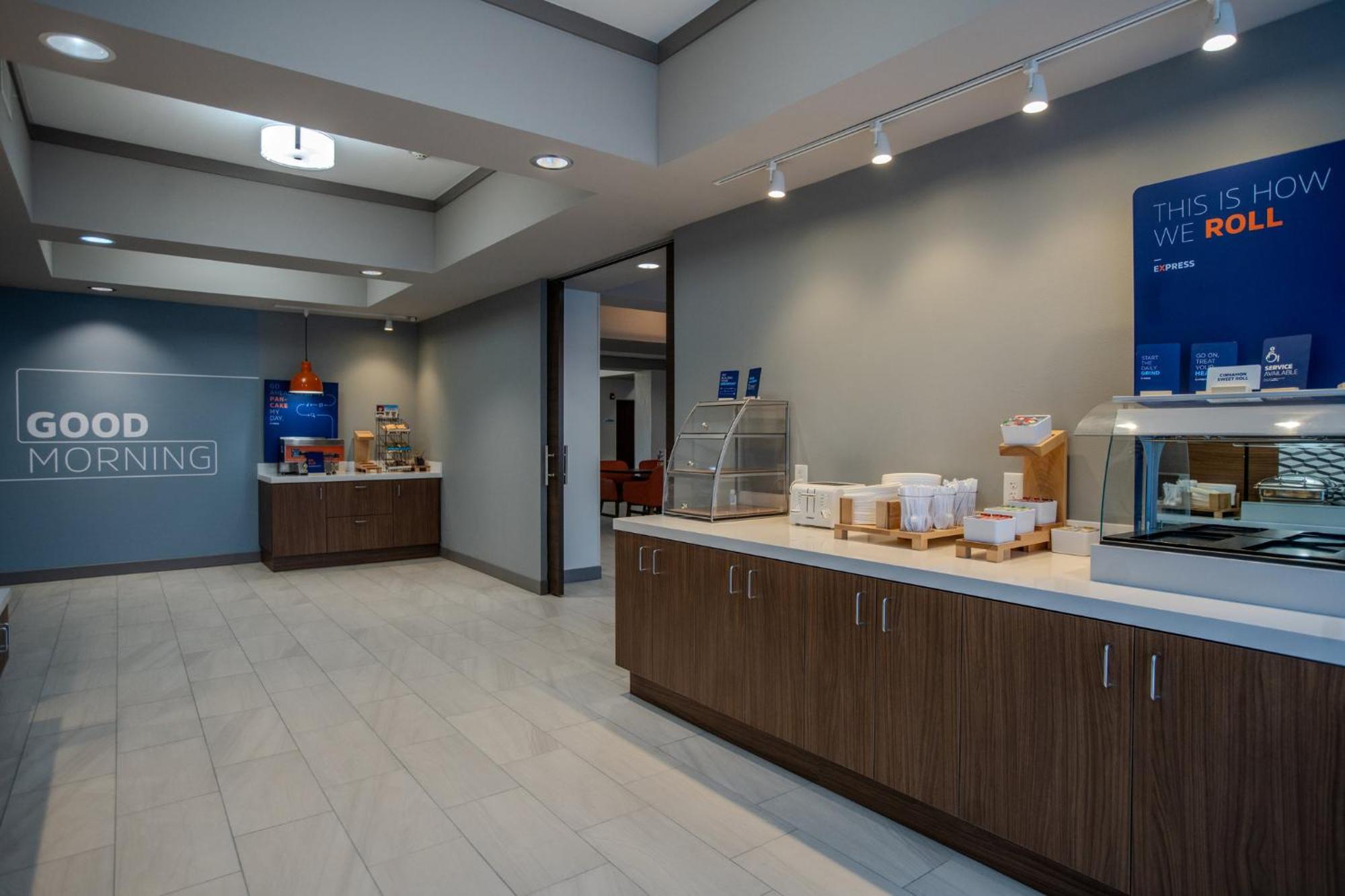 Holiday Inn Express & Suites Cleveland By Ihg Ngoại thất bức ảnh