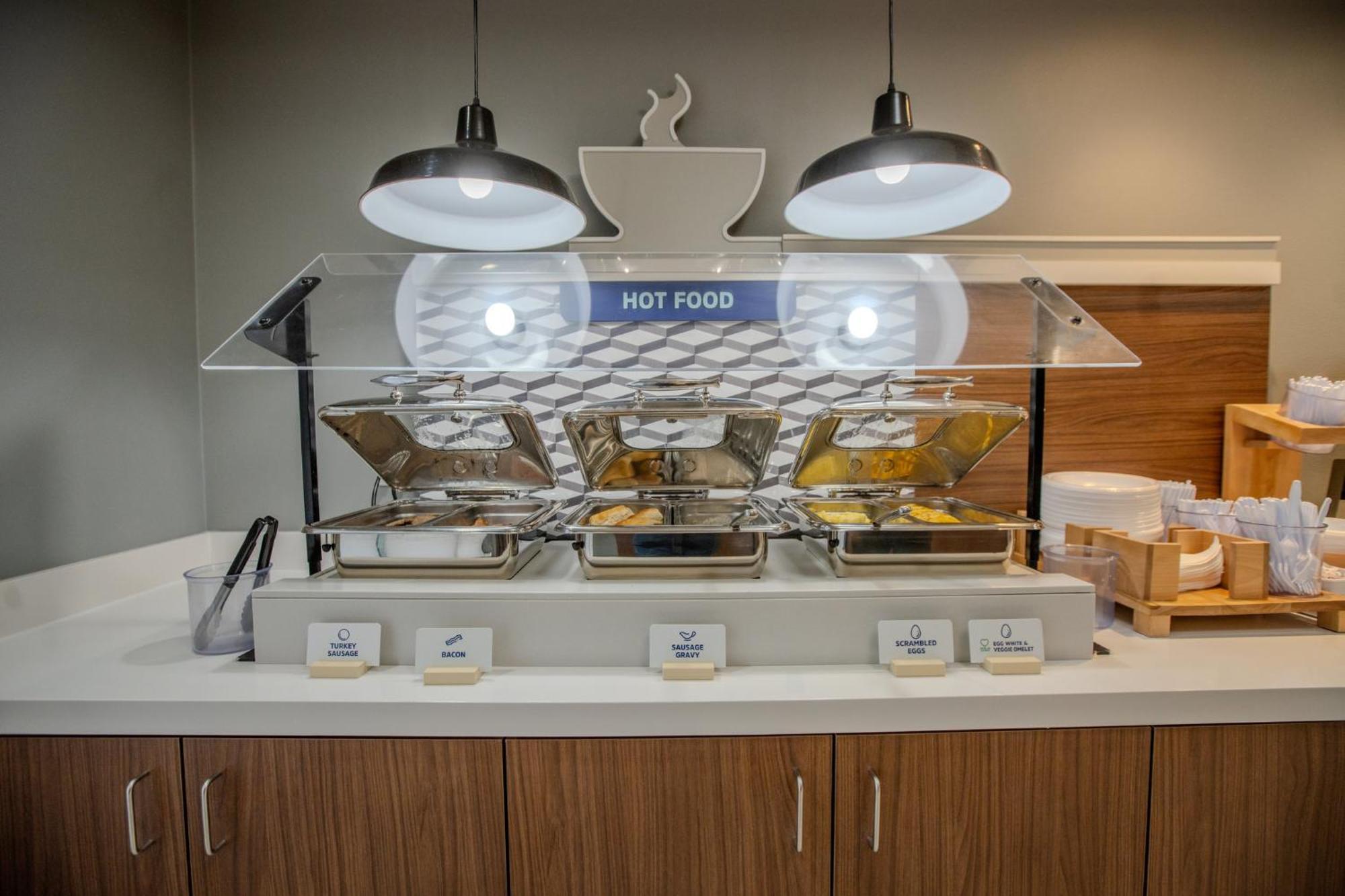 Holiday Inn Express & Suites Cleveland By Ihg Ngoại thất bức ảnh