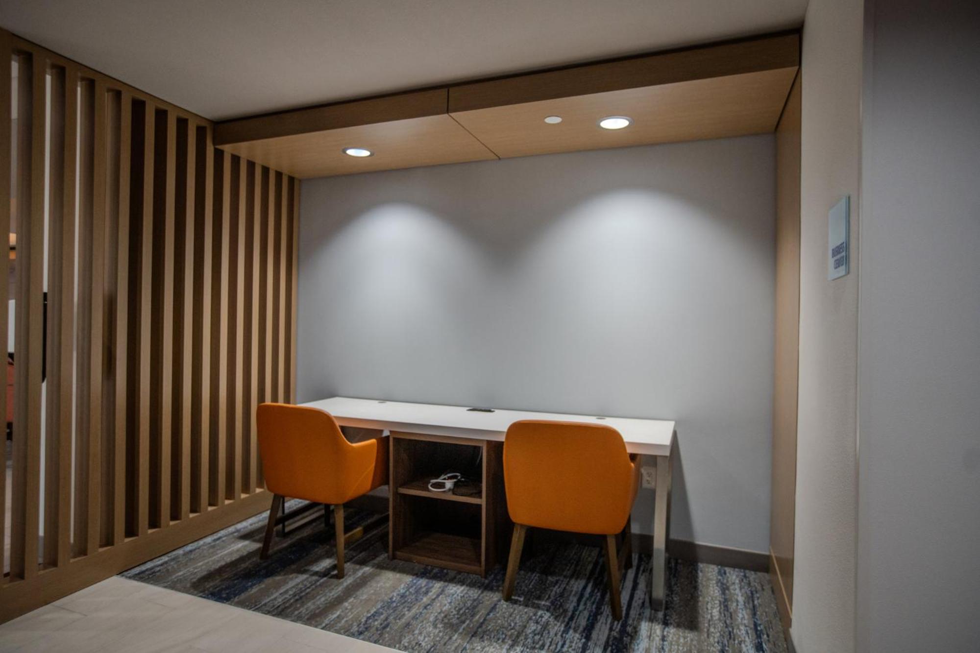 Holiday Inn Express & Suites Cleveland By Ihg Ngoại thất bức ảnh