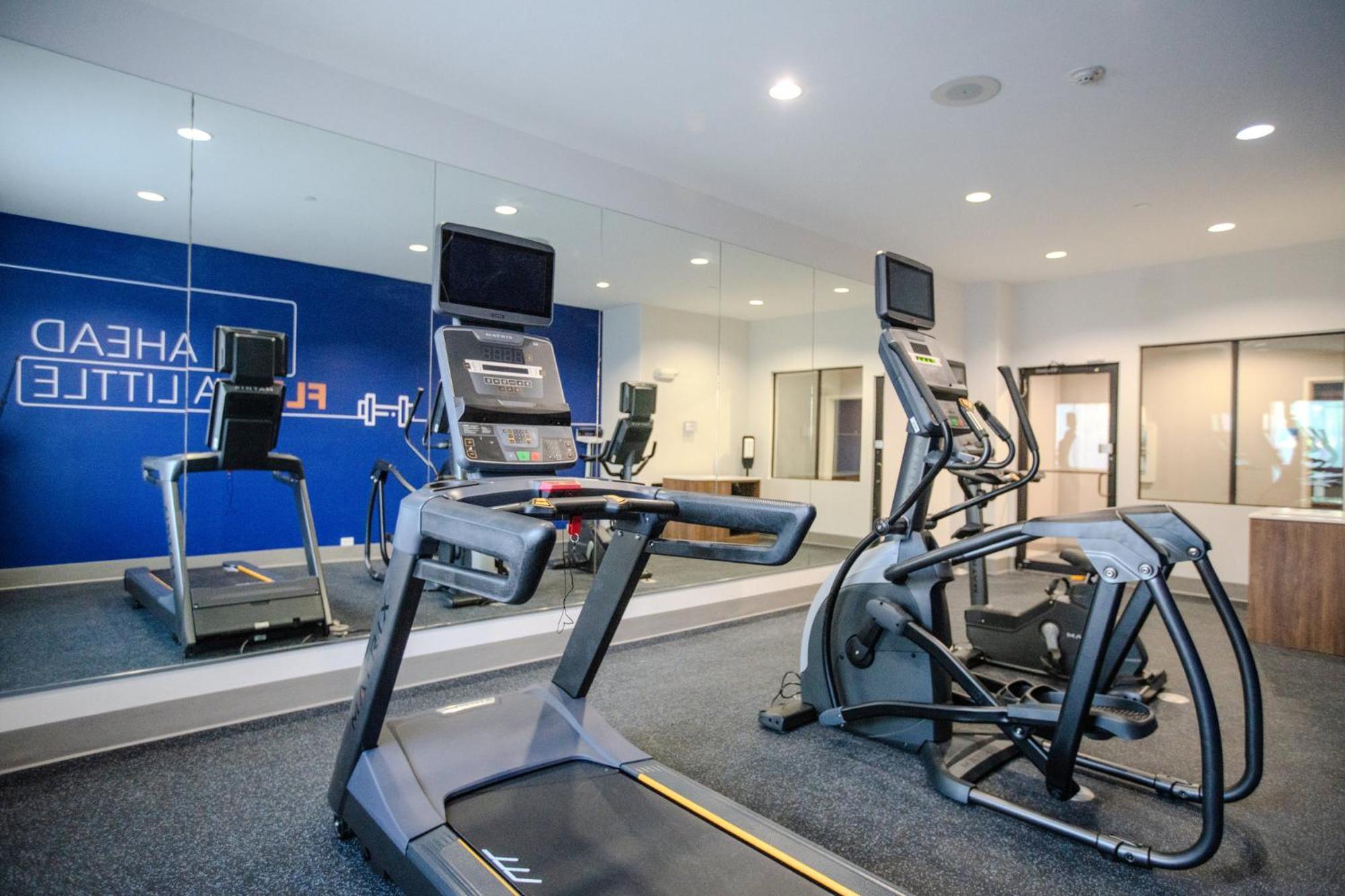 Holiday Inn Express & Suites Cleveland By Ihg Ngoại thất bức ảnh