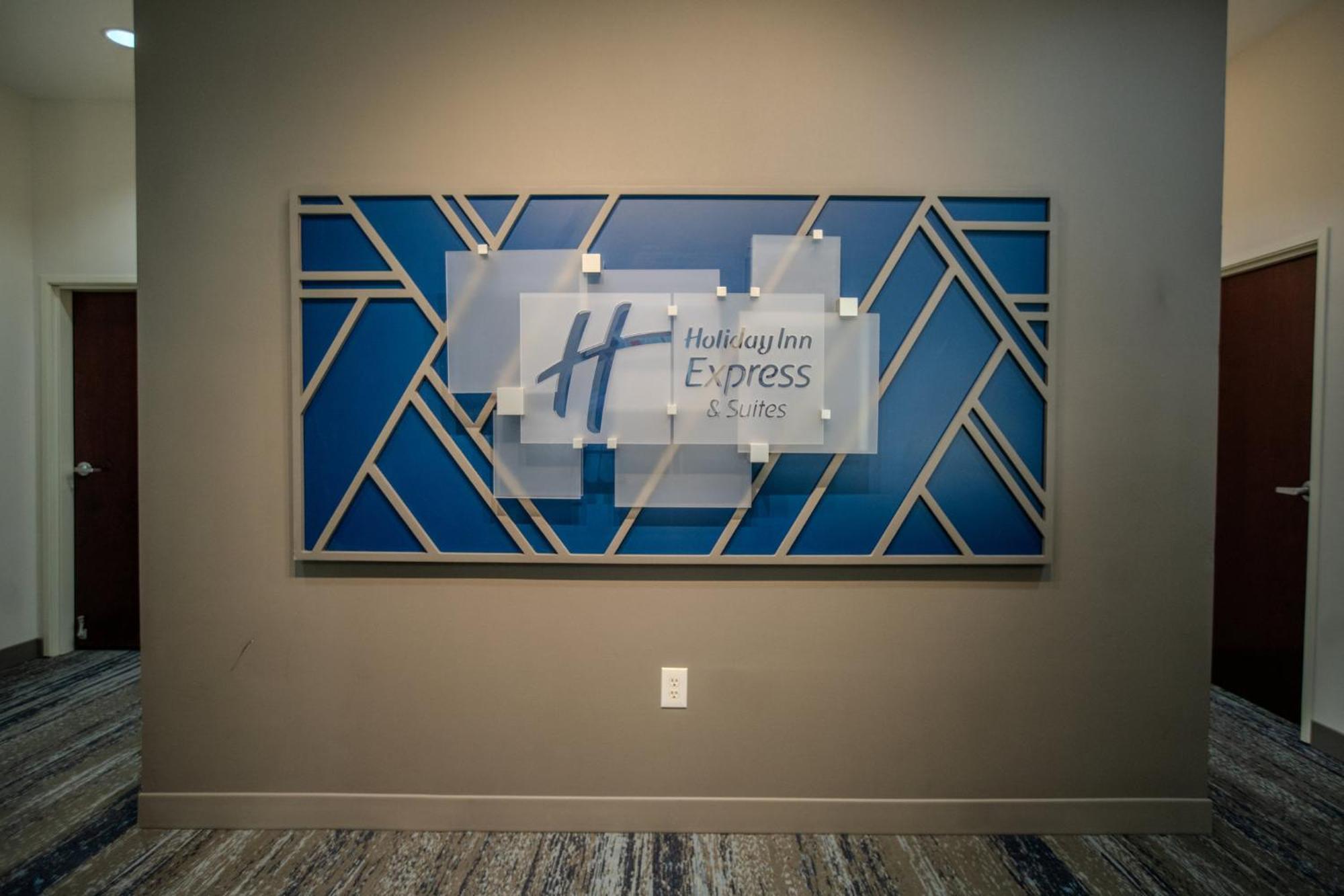 Holiday Inn Express & Suites Cleveland By Ihg Ngoại thất bức ảnh