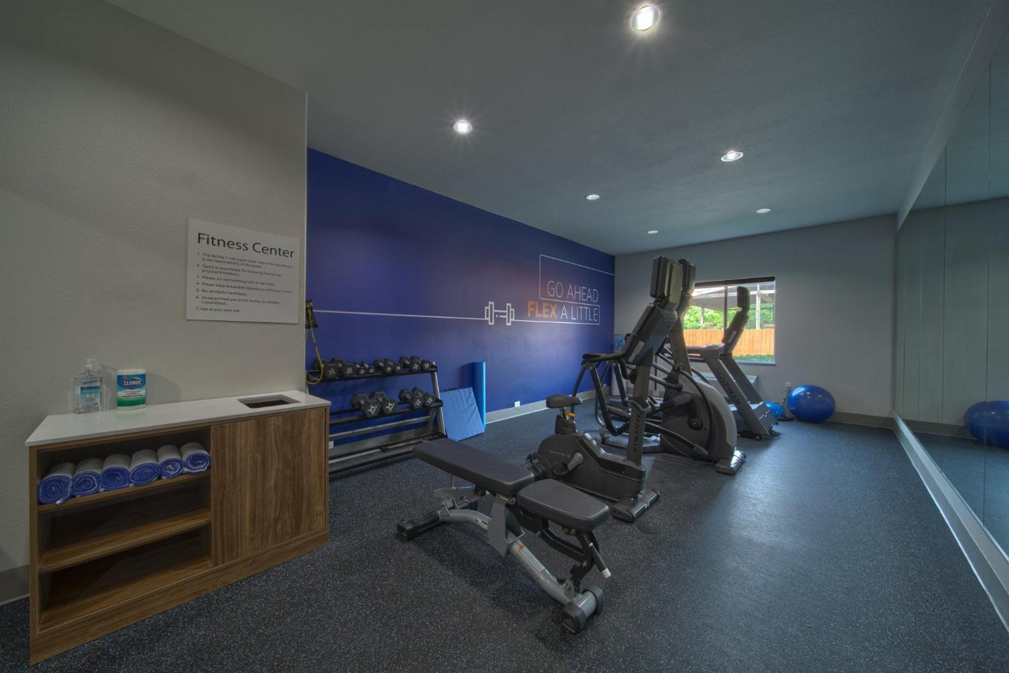 Holiday Inn Express & Suites Cleveland By Ihg Ngoại thất bức ảnh